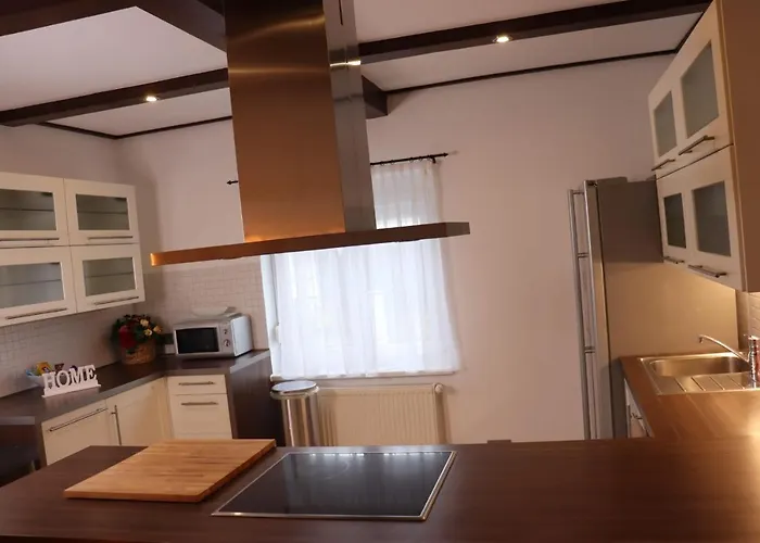 2201 * Gerasdorf bei Wien